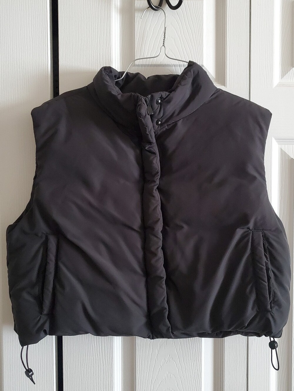 MONO B LARGE CROPPED PUFFER VEST BLACK. FALL ATHLETIC